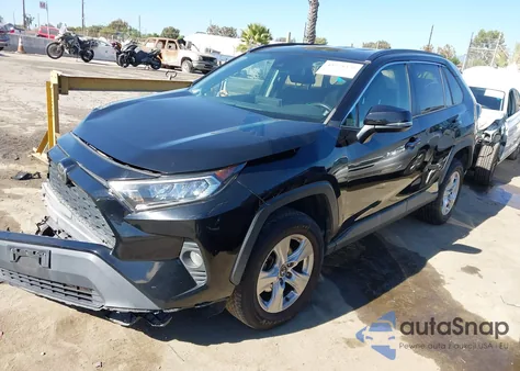 2020 Toyota Rav4 Xle z USA, uszkodzony, nr VIN 2T3P1RFV7LC080885